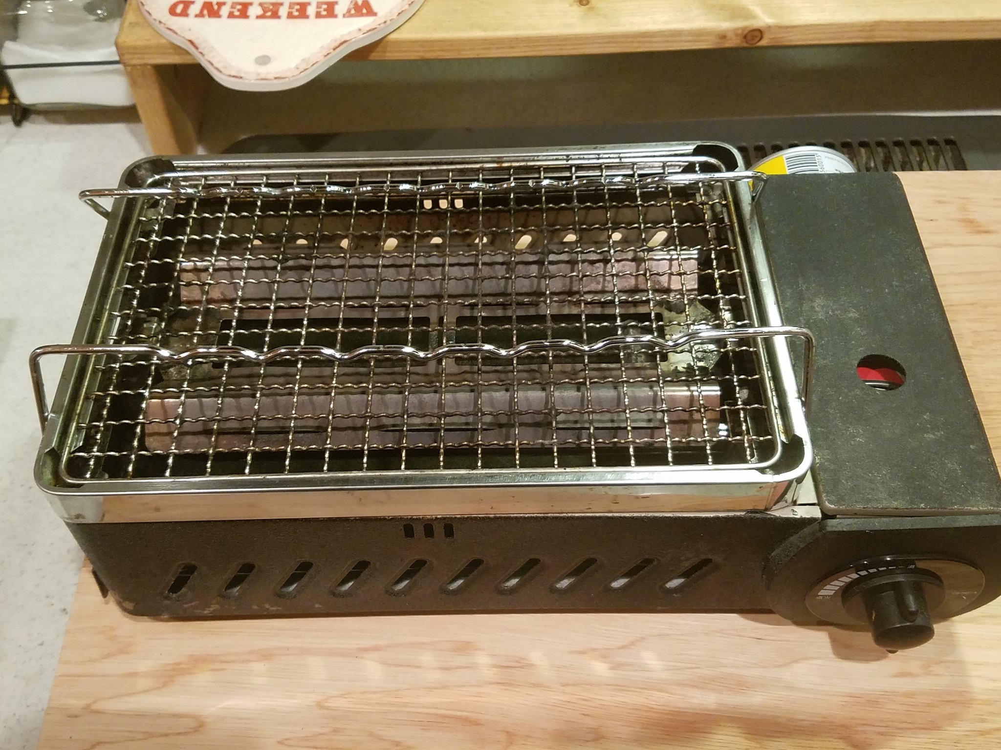 Yoriki 炉ばた焼器 炙りや 旧 炉端大将 を使ってる方はとても多いと思います 海鮮焼きの飲み屋のテーブルによく置かれてるやつですね 専用のたこ焼き台がないのですが ヤマゼンの電気たこ焼き 器のプレートがシンデレラフィット Yoriki 炉ばた焼器 炙りや 旧 炉端大将 を使ってる方はとても多いと思います 海鮮焼きの飲み屋のテーブルによく置かれてるやつですね 専用のたこ焼き台がないのですが ヤマゼンの電気たこ焼き 器のプレートがシンデレラフィット