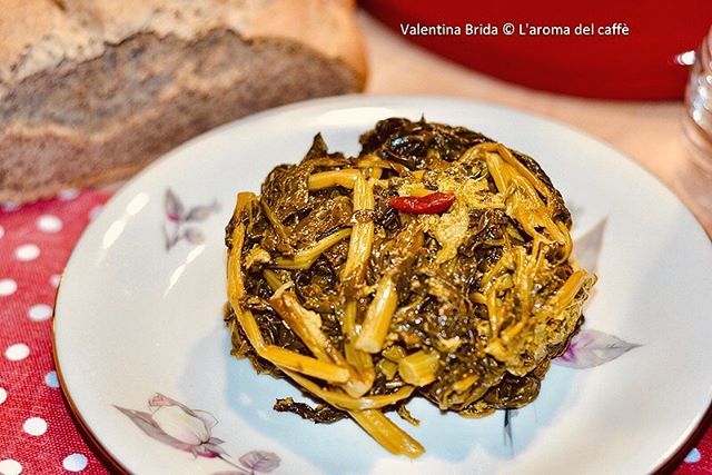 SignoraAquilone's tweet photo. È sempre un buon buon momento per pane e broccoletti, che ne dite? #sbav #laromadelcaffe https://t.co/TRXnmiYjvI https://t.co/Oyfb9Uyrou