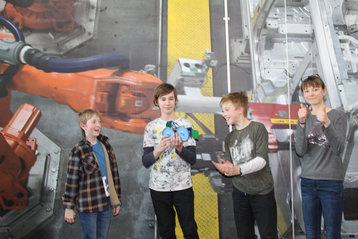JLR_EBPC's tweet image. More pics from 'Engineering is Fun' @JLRHalewood Well done to all who participated - great enthusiasm &amp;amp; behaviour from all. @JLREducation @BMetC @Tomorrows_Eng @LiverpoolBCS @OrmskirkSchool @SMAliverpool