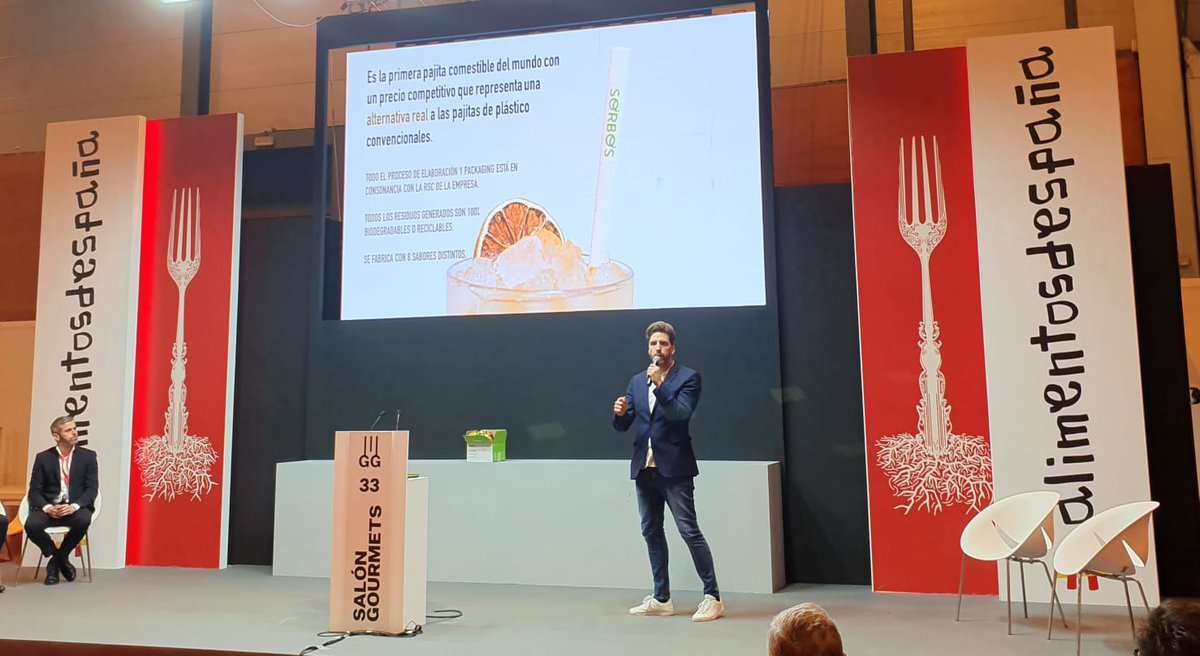 WeAreSORBOS's tweet photo. ¡Súper contentos! Hoy recogemos el premio 'Alimentos España a la Iniciativa Emprendedora' 😉✌️Estamos convencidos de que el trabajo bien hecho siempre tiene su recompensa👇🏅 @Alimentacion_es 
.
.
#WeAreSorbos #WeAreEco #SorbosRevolution #pajitasbiodegrables #pajitascomestibles https://t.co/tth77UU029
