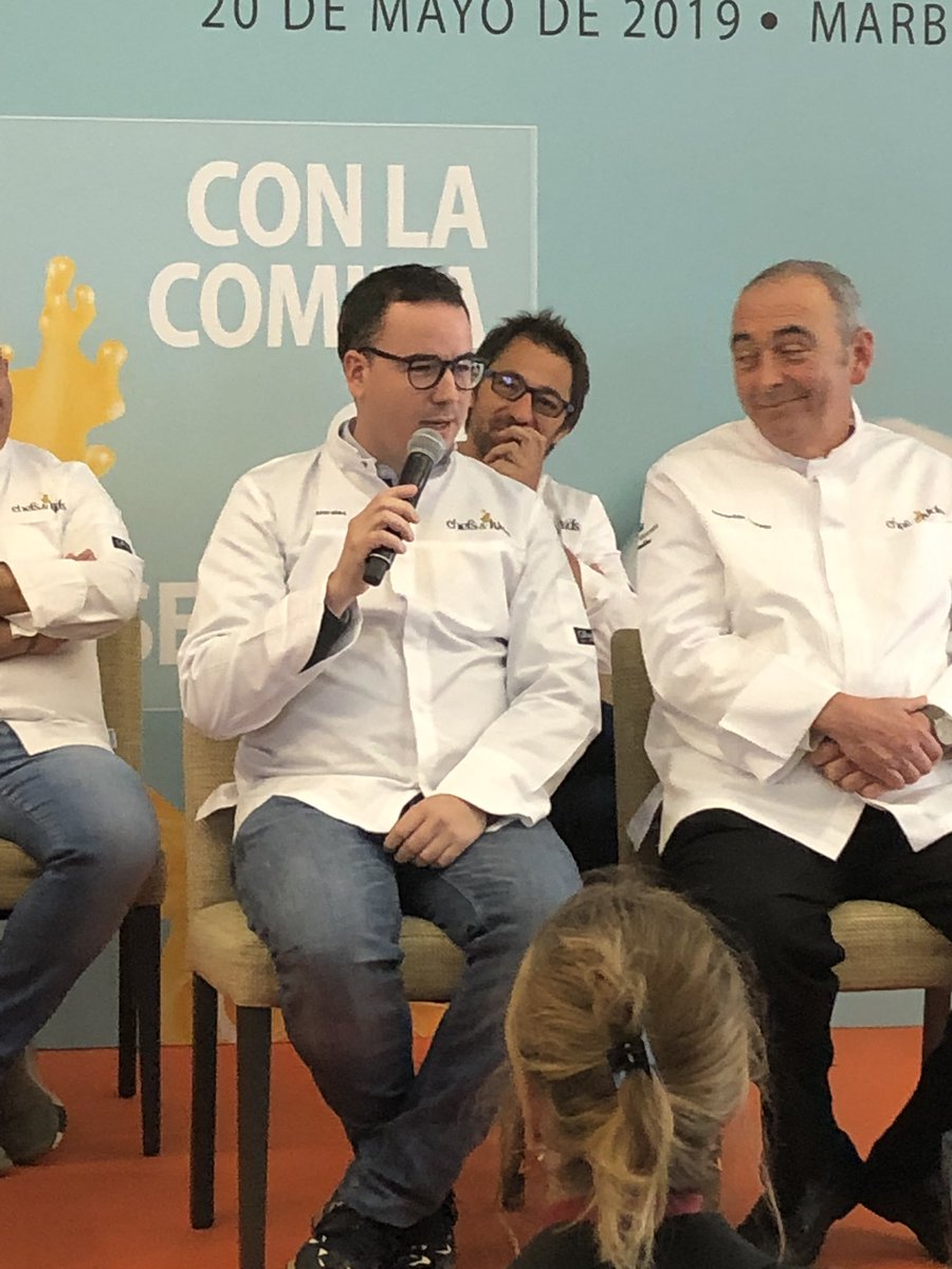 ChefsAndKids's tweet image. “Creo que nuestro papel es devolver a la sociedad lo que nos da, por lo que creo que los cocineros intentamos inculcar los valores de nuestra profesión a los niños, y eso es muy bonito, @Pacomoraleschef, chef con 1 estrella Michelin de @NoorRestaurant. #ChefsAndKids