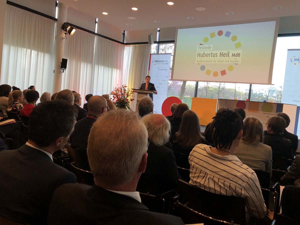 „Bei Arbeitslosen ist die Qualifikation von Menschen mit Behinderung höher als Durchschnitt”, <a href="/hubertus_heil/">Hubertus Heil</a> 👍 => wir sollen uns zum Thema #Chancengerechtigkeit mehr von Faktoren wie Aussehen, Eindruck, Bauchgefühl, sozialem Status bewusst sein ... #UnconsciousBias #Inclusion