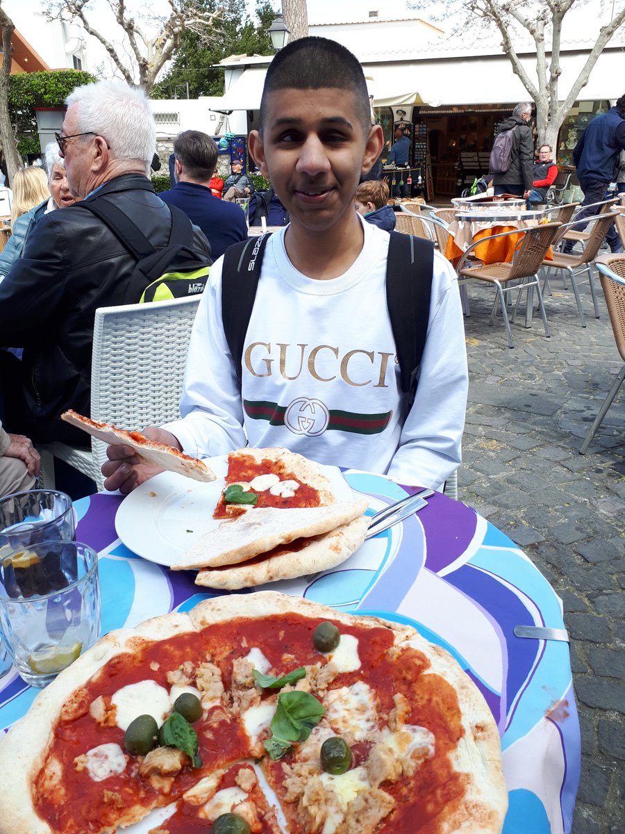 HTrip2019's tweet photo. Great day yesterday eating pizza in Anacapri and pizza making at Bougainvillea Gelateria, Sorrento! @HighdownSchool #icecream #sorbet https://t.co/e9GNECaBbn