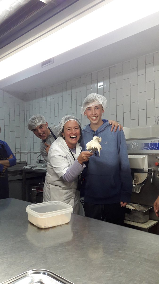 HTrip2019's tweet photo. Great day yesterday eating pizza in Anacapri and pizza making at Bougainvillea Gelateria, Sorrento! @HighdownSchool #icecream #sorbet https://t.co/e9GNECaBbn