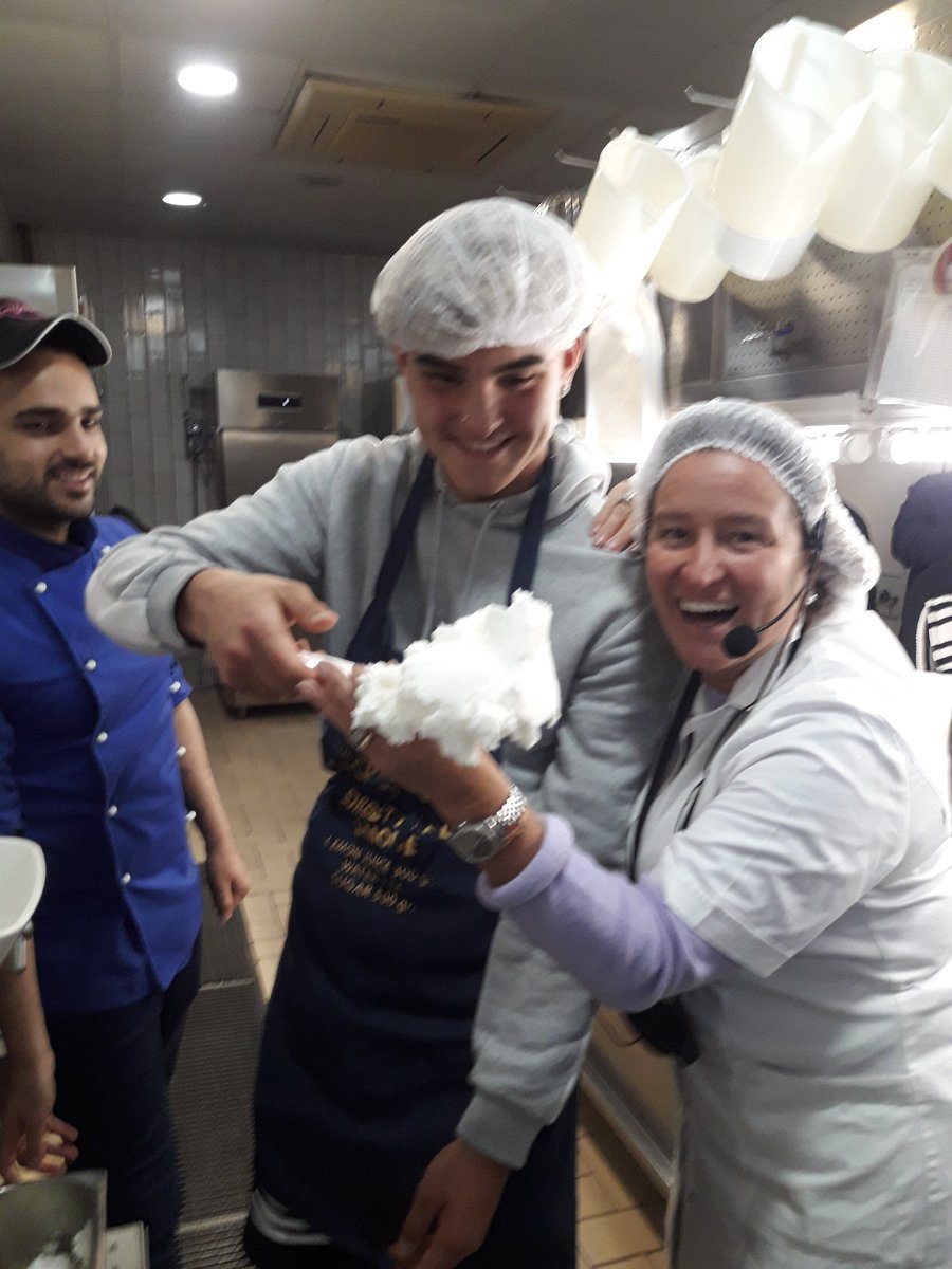 HTrip2019's tweet photo. Great day yesterday eating pizza in Anacapri and pizza making at Bougainvillea Gelateria, Sorrento! @HighdownSchool #icecream #sorbet https://t.co/e9GNECaBbn