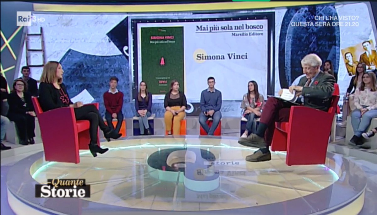 QuanteStorieRai's tweet photo. "Simona Vinci di cuore ne ha messo parecchio in questo bel libro" Corrado Augias presenta #SimonaVinci e #MaiPiùSolaNelBosco
#QuanteStorie #Rai3 https://t.co/vGAfQB2tgH