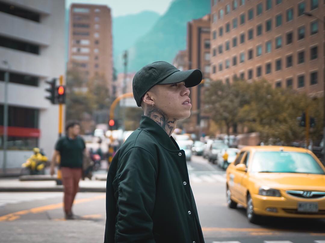 Mi corazón casi ya no confía nada es gratis y nada se fía sigo en la vía, aquí toda vía sin ti mi vida no se que sería🎤🔥