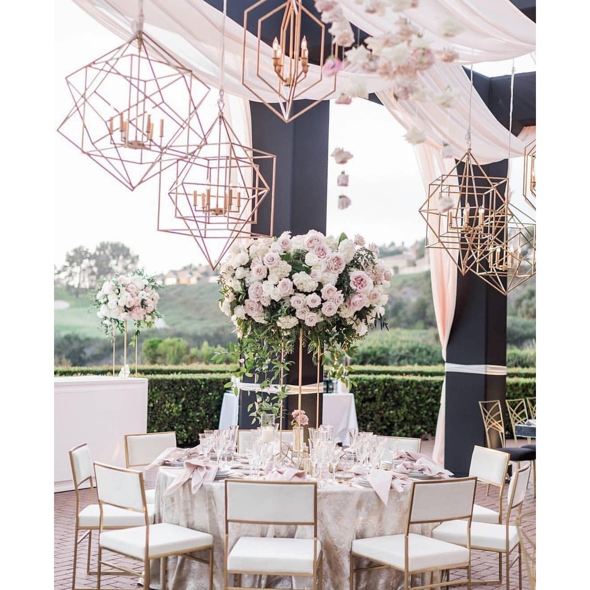 Mesa y lugar perfecto! 😍 #dorado #rosa #nude #blanco #campo #bodas #eventos #wedding #decoracion #flores #novios