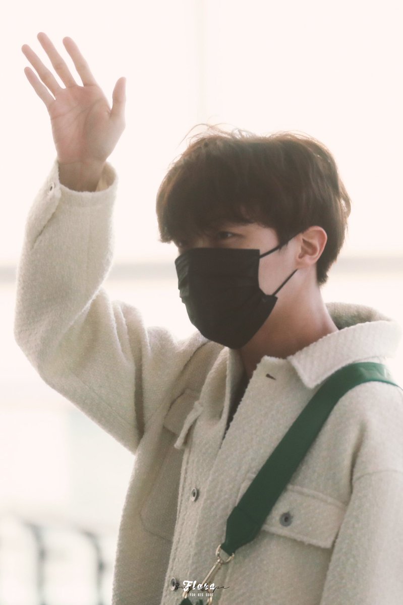Flora__sugahope's tweet photo. 0410 ✈️

💚💚

#제이홉 #정호석 #JHope
#BTS #방탄소년단⁠⁠ ⁠⁠ 
@BTS_twt https://t.co/LVDs8s5zua