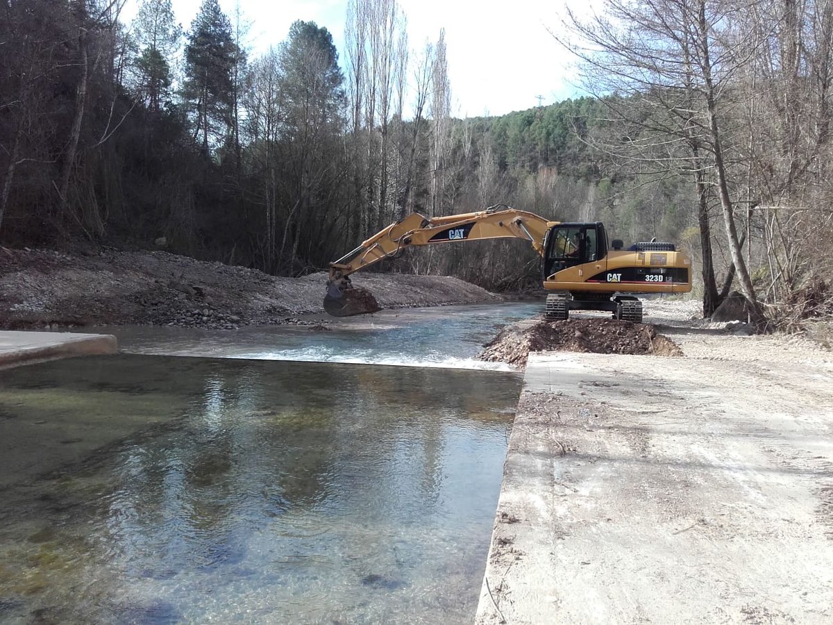 aigua_cat's tweet photo. 📢Fem treballs de manteniment a diverses estacions d'aforament amb la col·laboració de #ForestalCatalana
👉Retirem i esbrossem vegetació
👌Gestionem sediments acumulats
👍Restituïm zones erosionades
💪Mantenir-les en bones condicions permet millorar el seu comportament hidràulic https://t.co/KcrqiYwAlA