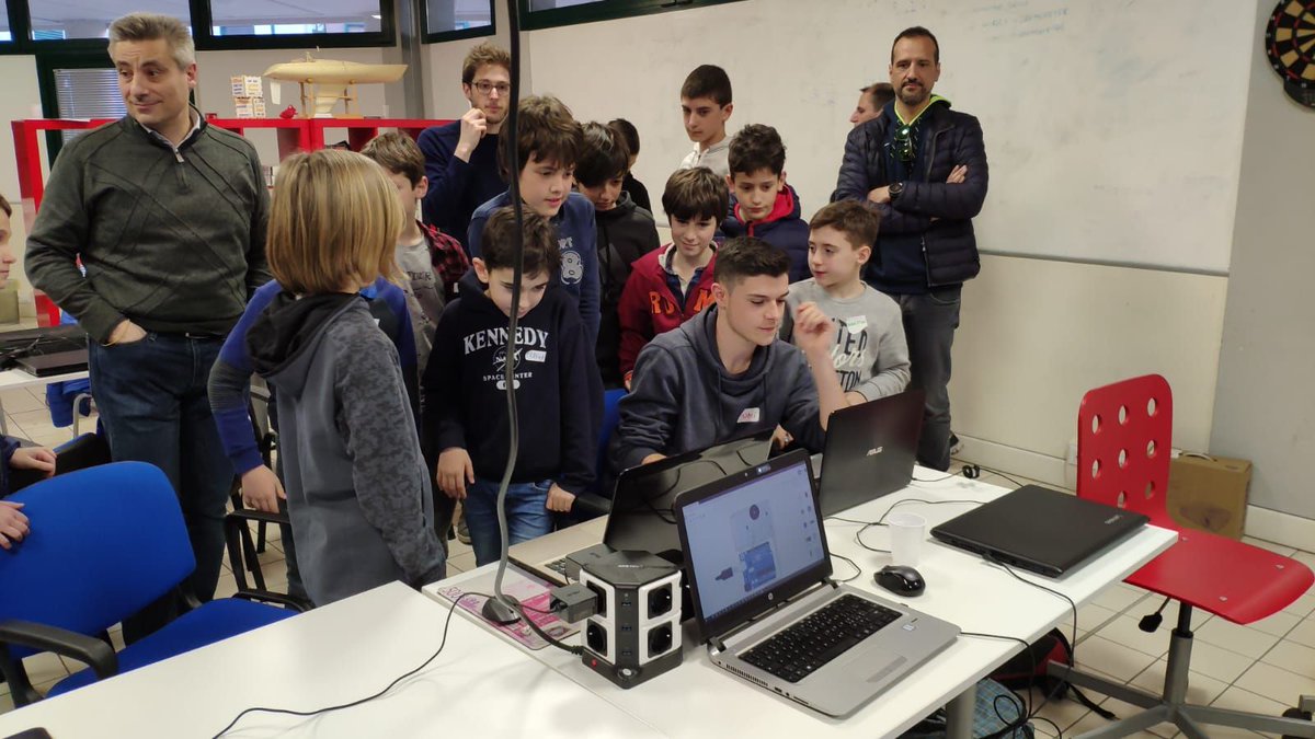 coderdojopd's tweet image. #ArduinoDay #TinkerCad apprendimento con il #CoderdojoPD
al #TalentLAB