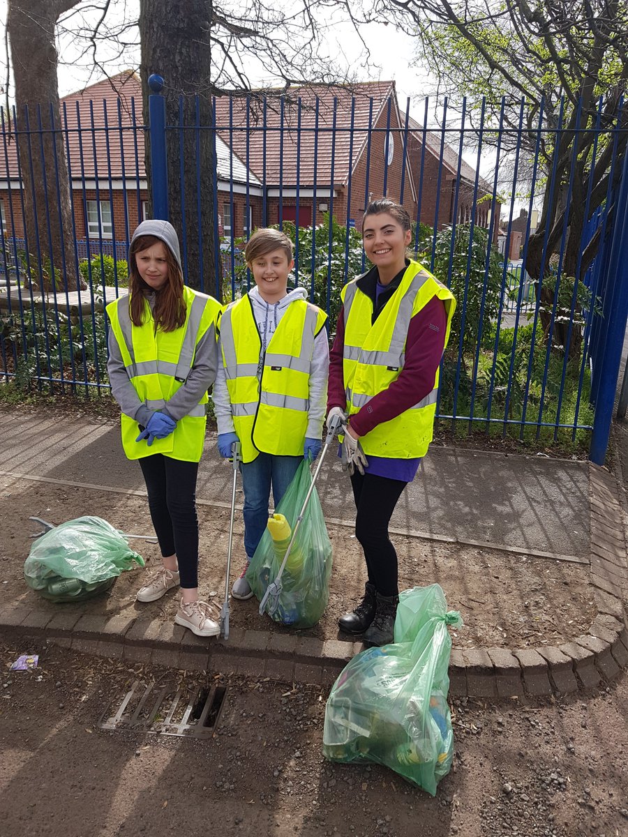 1PlanetPioneers's tweet image. These two young pioneers were really hard working and enthusiastic on the litter pick today around Grove Hill!!
💚
#GBSpringClean #GrestBritishSpringClean #friendsofnature #litterpick 
#green #greenplanet #oneplanetpioneers #owningit #oneplanet #ourbrightfuture #middlesbrough