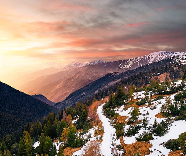 Rila mountain range.

#rila
#bulgaria #bulgariaofficial #mybulgaria  #vscobulgaria #allbulgaria
<a href="/vsco/">VSCO</a>.bulgaria <a href="/bulgariaonline/">Ivelina Traut</a> #livelovebulgaria @livelove.bulgaria
#natgeobalkan #vscobalkan #discoverbalkania
#europe_greatshots  #europe_vacations #topeuropephoto #dronenature …