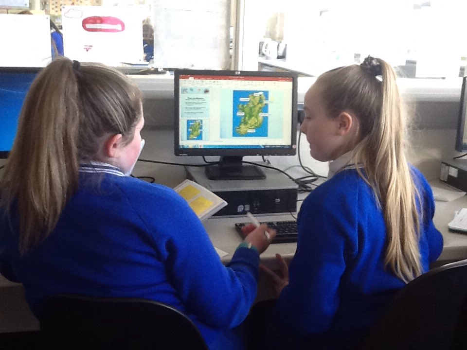 AGSIrish's tweet photo. Future Met Éireann forecasters?! Year 9 Irish weather reports @AimsirTG4 @MetEireann @SnaGaeilge @assumptionlive @AGSCareersDept @AGSYEAR9 https://t.co/DDNGZ3ilTS