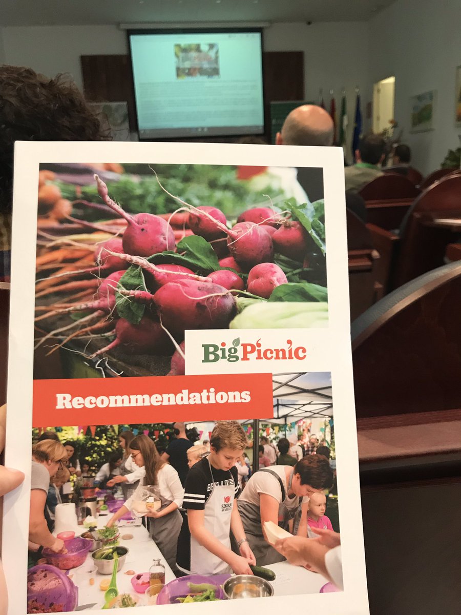 Los jardines <a href="/RJBOTANICO/">REAL JARDÍN BOTÁNICO</a> y @botanicoalcala presentan los resultados del proyecto europeo <a href="/BigPicnic_EU/">BigPicnic</a> <a href="/BigpicnicE/">BigPicnic España</a> y el impacto de los cafés científicos en las Jornadas de la AIMJB.