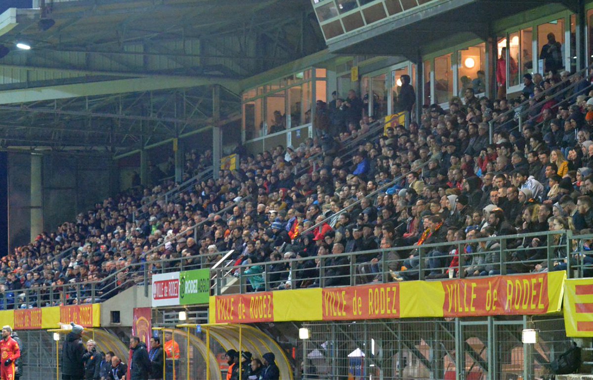 La folie à Rodez! Plus de 6.000 supporters espèrent fêter la montée du RAF en L2 demain contre Boulogne-sur-Mer <a href="/OfficielRAF/">Rodez Aveyron Football</a> 20minutes.fr/sport/2493447-… via <a href="/20minutes/">20 Minutes</a>