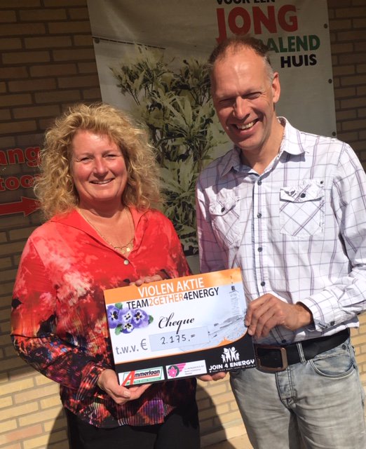AmmerlaanTGI's tweet photo. Violen verkoop voor #join4energy, mooie opbrengst dank aan @kwekerijzuidbaak , @sarwandhangers en @Lcvanbuytene https://t.co/WGRc54EI5T