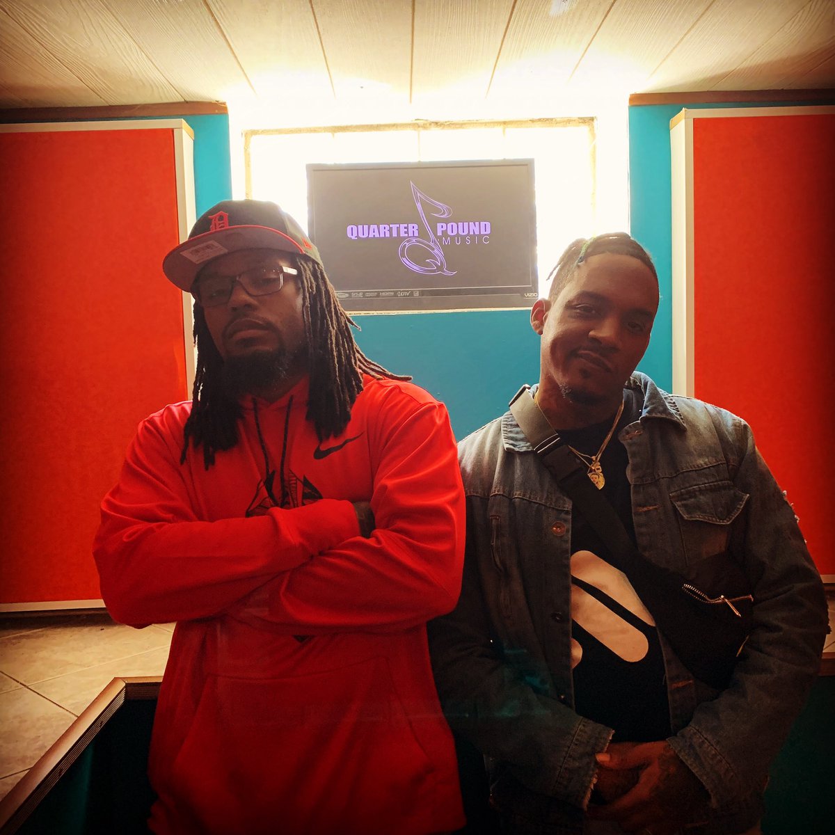 Young_Set01's tweet photo. Single Drops soon with the Homie Stretch Money. #Detroit #WestToEast #HipHop #F&M #FearlessRebels #Fearless #FrancoBenjaminOnTheBeat #QuarterPoundMusicStudio https://t.co/KtsMoE1MFQ