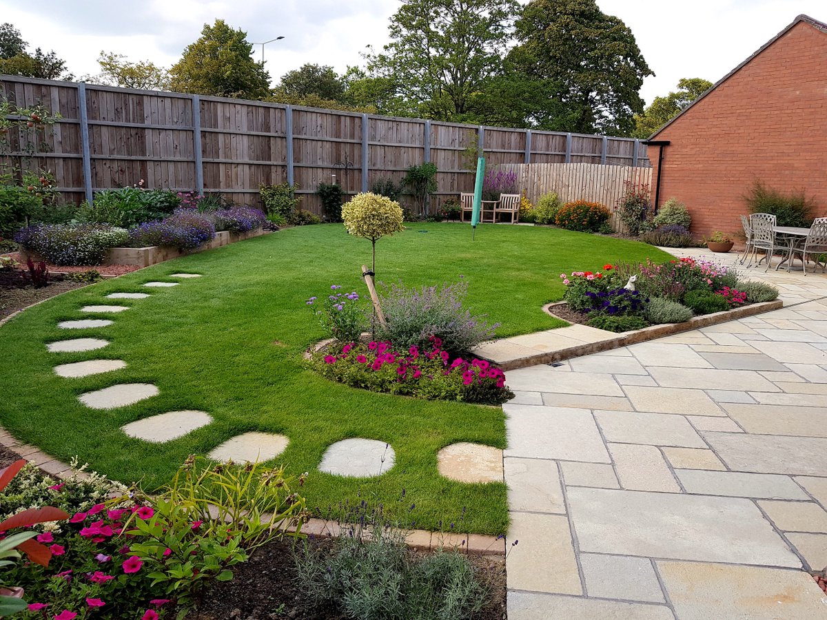 WilkinsonsLand's tweet photo. Stepping stones, sandstone paving, lawn and planting 🌳🌷🌹🌲🌷 https://t.co/f55DIzPoLg