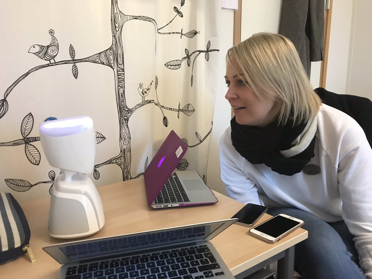 Roboten förbereder sig för sitt första framträdande på SETT. <a href="/AlsoCarro/">carro</a> #solskol