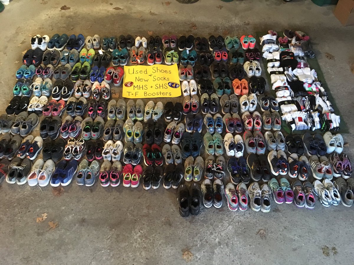 MendonXCTF's tweet photo. MendonXCTF & @SHSRunning combine forces to donate 120 pairs of shoes and 178 pairs of socks to Saint’s Place at Monday’s annual track classic! @PCSDAthletics @PCSDSchools #pittsfordpride #serviceandsports #DoGood https://t.co/CBhqOUAHAC