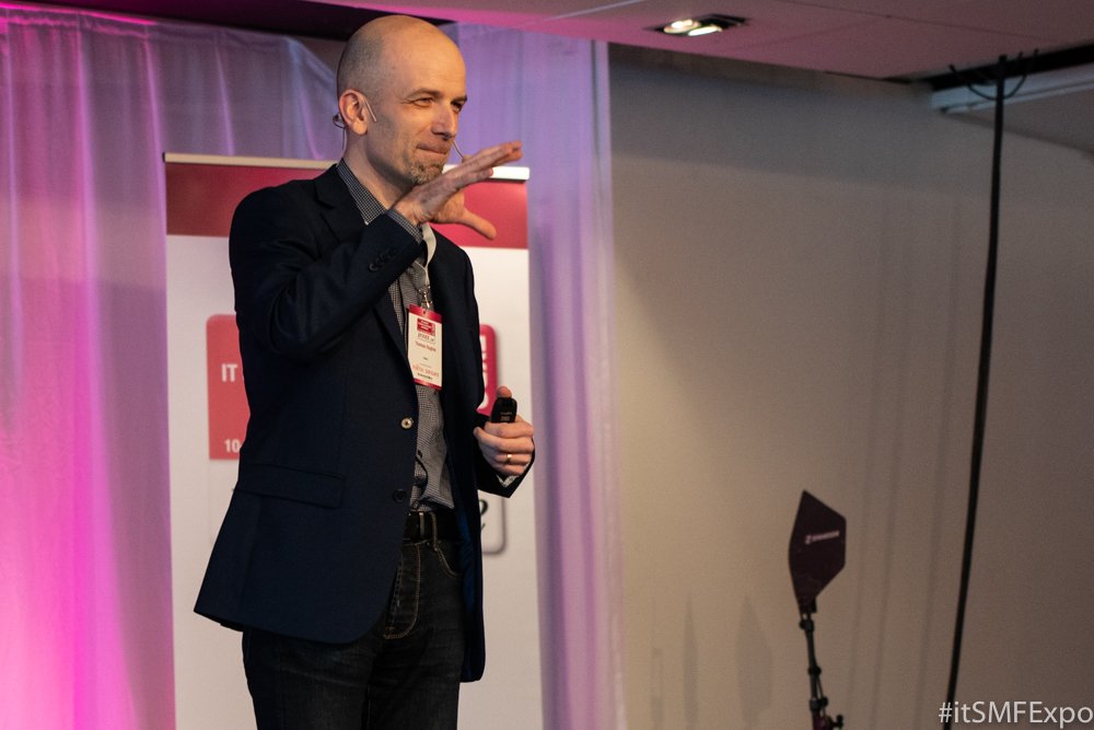 itSMFSweden's tweet photo. Creativity is not just coming up with ideas, it’s about taking those ideas and creating something new. And doing new things can be scary. That's why creativity and courage go hand in hand. #itsmfexpo #GamblingClown  #itsmfexpo #markerwizards @ThomasWhocares https://t.co/VqRgLI5e7i