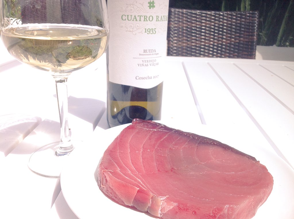 El esperado #maridaje de #Atún y #Verdejo <a href="/DORueda/">D.O. Rueda</a> #Mijas #España 🇪🇸 
.
.
.
#southamericanlife #culturasommelier #sommreview #sommlife #sommelier #travel #wineeducation