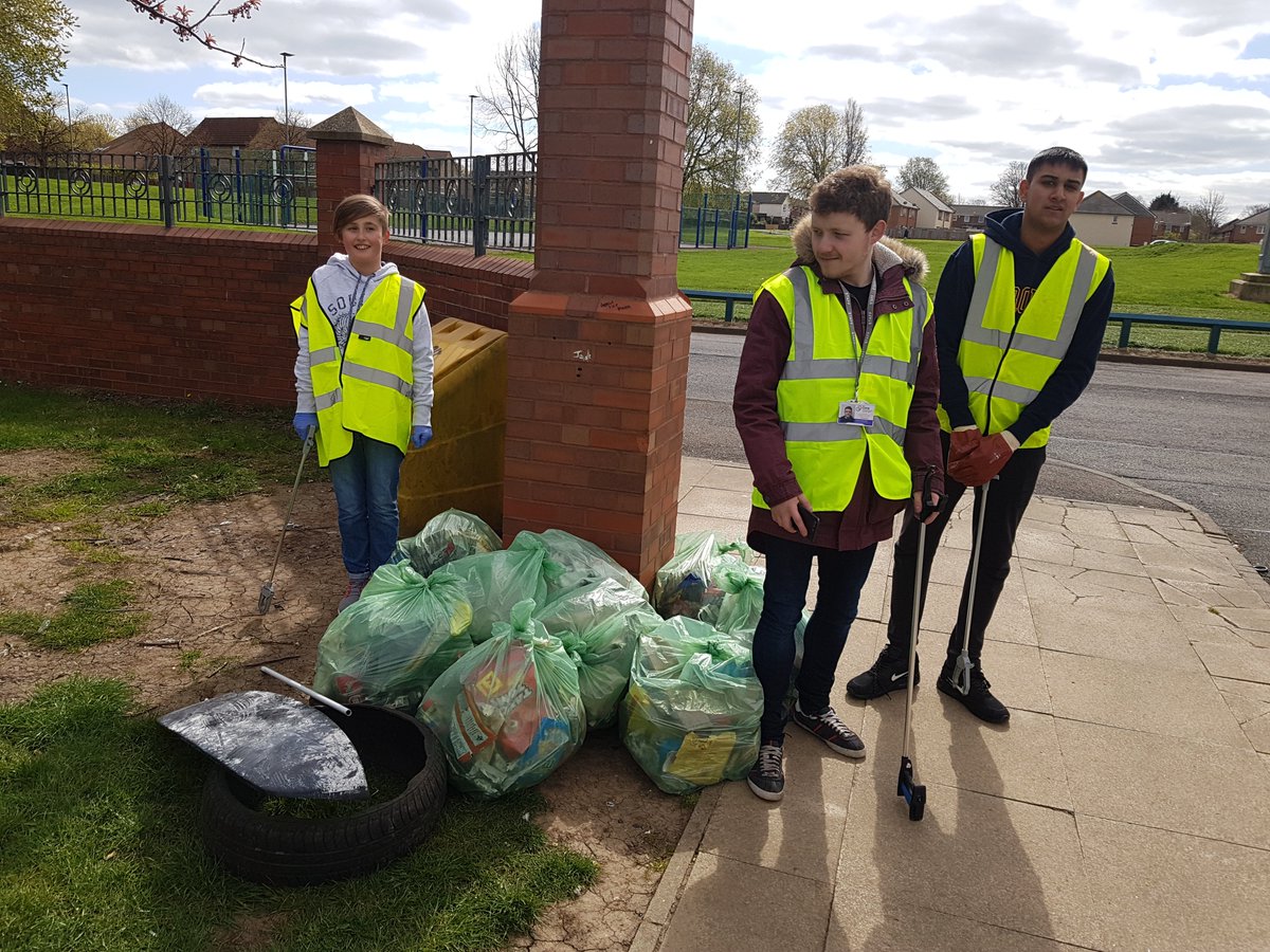 1PlanetPioneers's tweet photo. Collaborating with @LinxHemlington and @McDonalds this morning on our litter pick which was organised by Grove Hill Community Hub!!
Thanks for everyone's hard work!
#GBSpringClean #GrestBritishSpringClean #litterpick
#green #opp #oneplanetpioneers #owningit #ourbrightfuture https://t.co/68uXUgPGaW