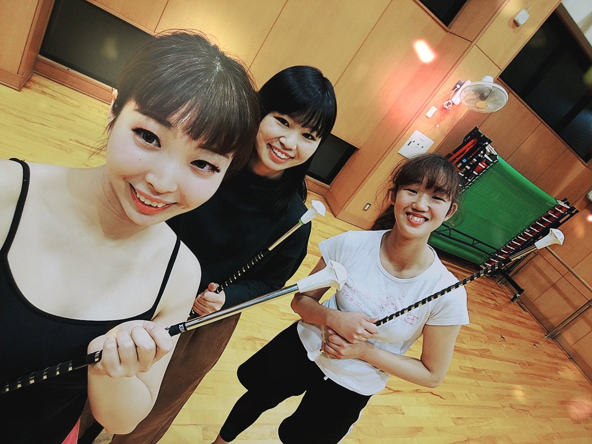 今日体験レッスンに栄養学部のななこちゃんが来てくれました！
入学式を見て興味を持ってくれたそうです！
今日は来てくれてありがとうございました！
こんな感じでバトン部はいつでも体験、見学お待ちしています💕