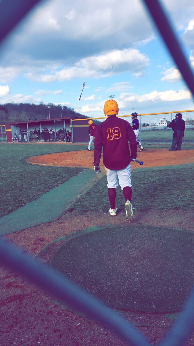 eguckiean24's tweet photo. #GAMEDAY #EDGEWOODDAY @RossRamsBsbl https://t.co/cVWTF1jykG