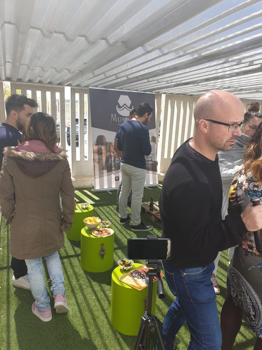 ECORP_ES's tweet photo. Hoy nos visitan en @pbccoworking nuestros compis de @BeMuspell con su nueva creación.
#Bedifferent #noescerveza #bemuspell https://t.co/1j9xP0t6dc