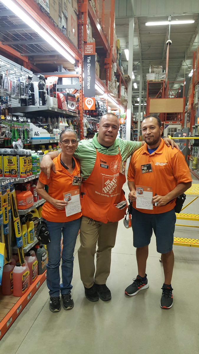 Caesar76187255's tweet photo. 582 MES Mark and Cheryl receiving recognition for their great work performed on the daily basis on bay maintained Thank you so much our customer and our store appreciate what you do. Great partnership.  Y'all rock..@LMcmilian  @SiskATX85 @CelSaTx11  @Rex68709970 https://t.co/ESepZGDdhh