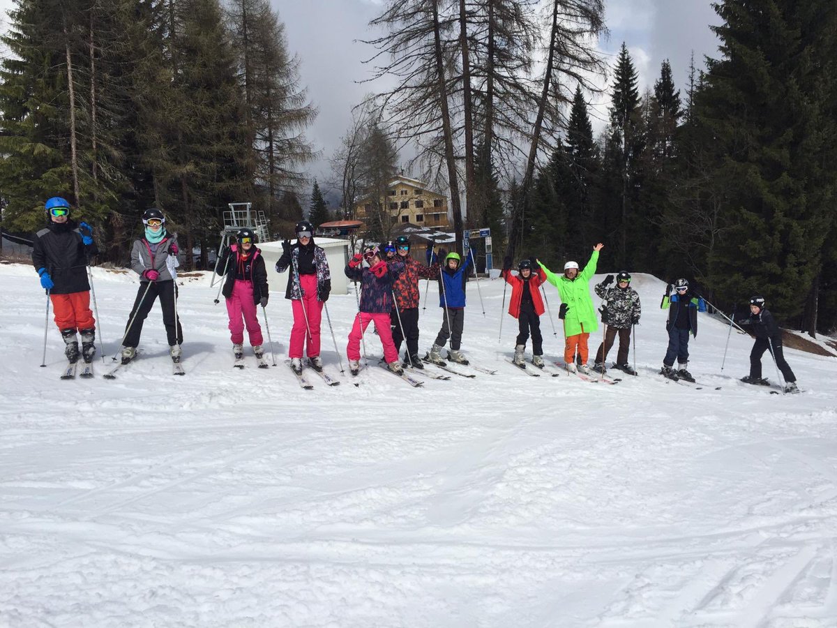BrigshawSki's tweet photo. One of our beginner groups! Making so much progress today #parallelturns #brigshawski2019 https://t.co/ewfGJ52qHL