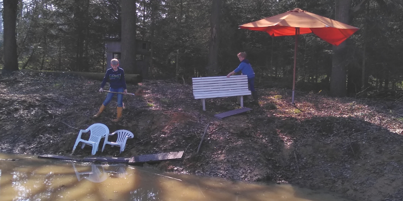 Bauernwiki's tweet photo. Die beiden Racker richten es sich am Teich gemütlich ein.
#Dorfkindmomente #ohneWlan #Bauernsöhne https://t.co/Cu3VrDfNvO