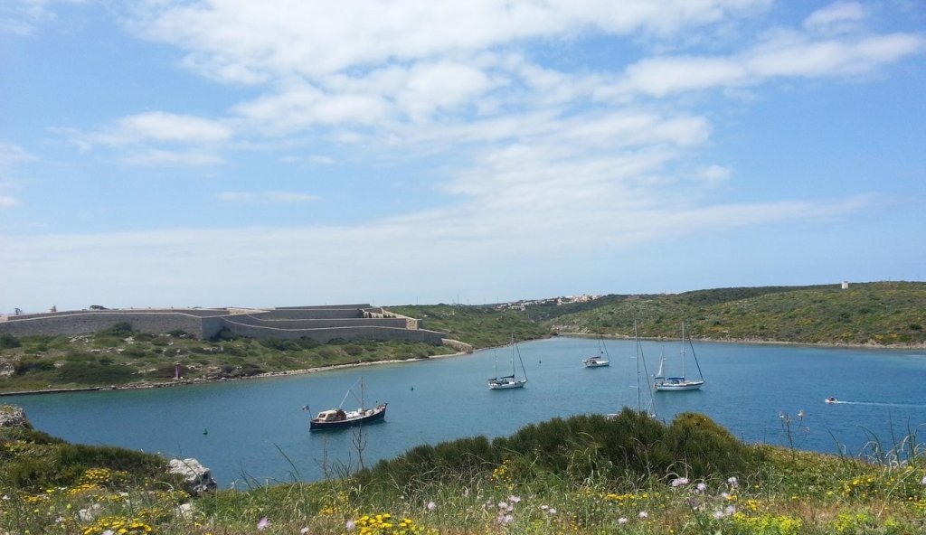 gobmenorca's tweet photo. Megacreuers a la Mola i conflictes ambientals https://t.co/05KIa0e31T https://t.co/uUSp90jLzg