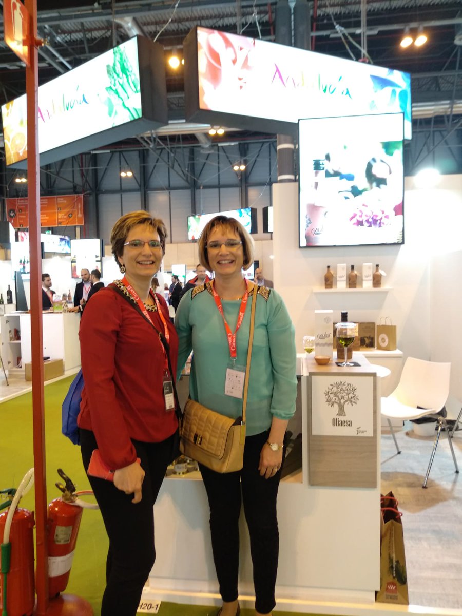Las ganadoras de las entradas que sorteamos para el #SG19 han pasado por nuestro stand para conocer un poco más nuestros productos.

¡Os esperamos en el stand 10H20-11 situado en el pabellón 10!

#AceiteOliva #Aove #AoveOliaesa #AceiteOlivaOliaesa #Gastronomía #VirgenExtra