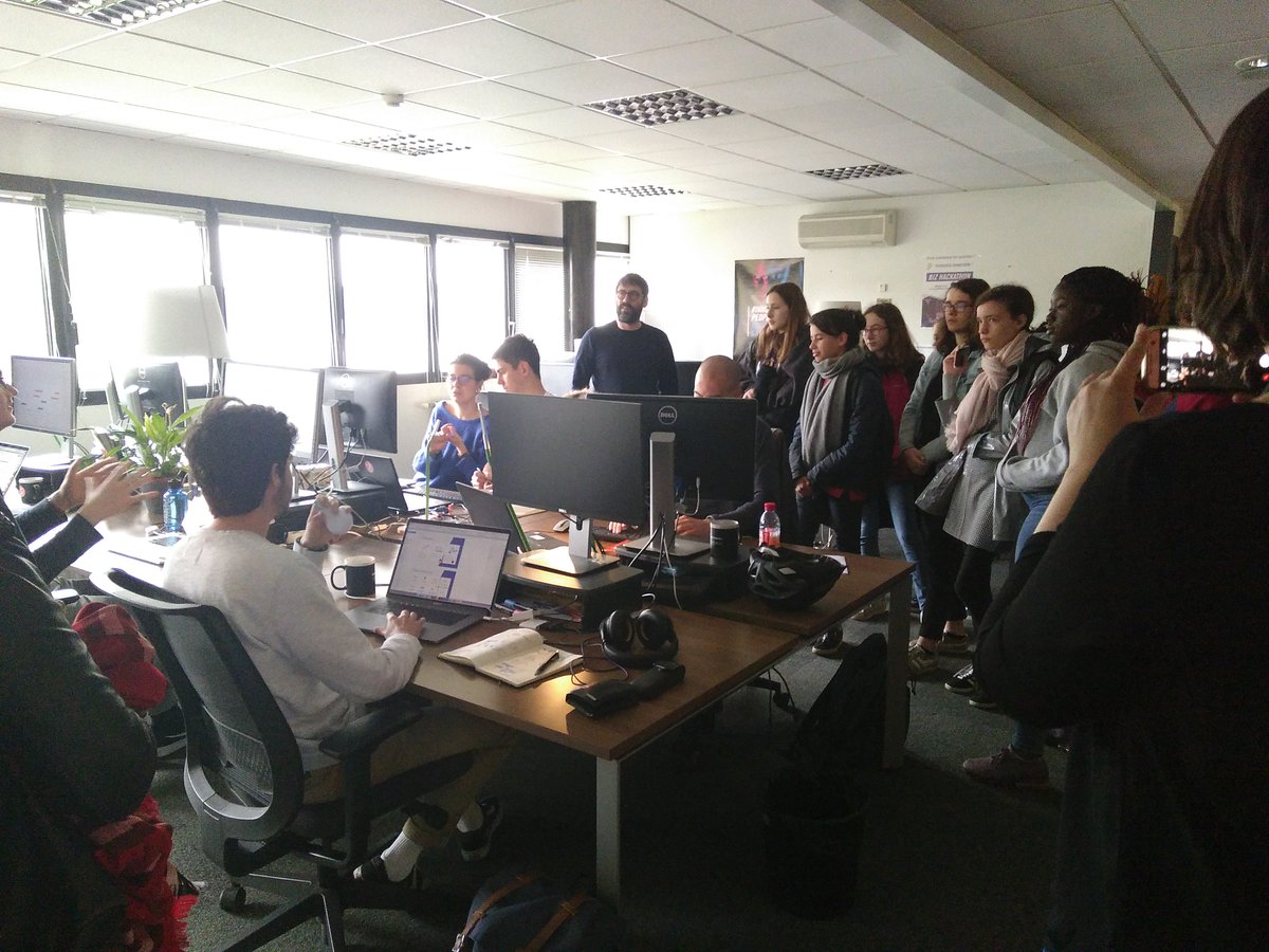 Atlanstic_2020's tweet image. Les collégiennes de #GirlsRcoding visitent 
@groupemicropole à Nantes et découvrent les métiers du numérique. Peut être de futures codeuses ?
#LUNe @loireatlantique @ilikeitnum