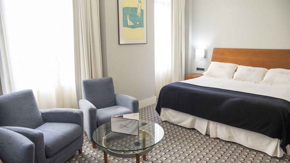 Ven a descubrir la Semana Santa de Albacete, declarada de Interés Turístico Nacional. 
📋 Reserva ya tu habitación en nuestro <a href="/ABGranHotel/">Gran Hotel Albacete</a> y disfrutarás de un lugar privilegiado para ver y vivir las procesiones en el puro centro de #Albacete.
.
.
📸 Foto de <a href="/La_Cerca/">LaCerca noticias CLM</a>