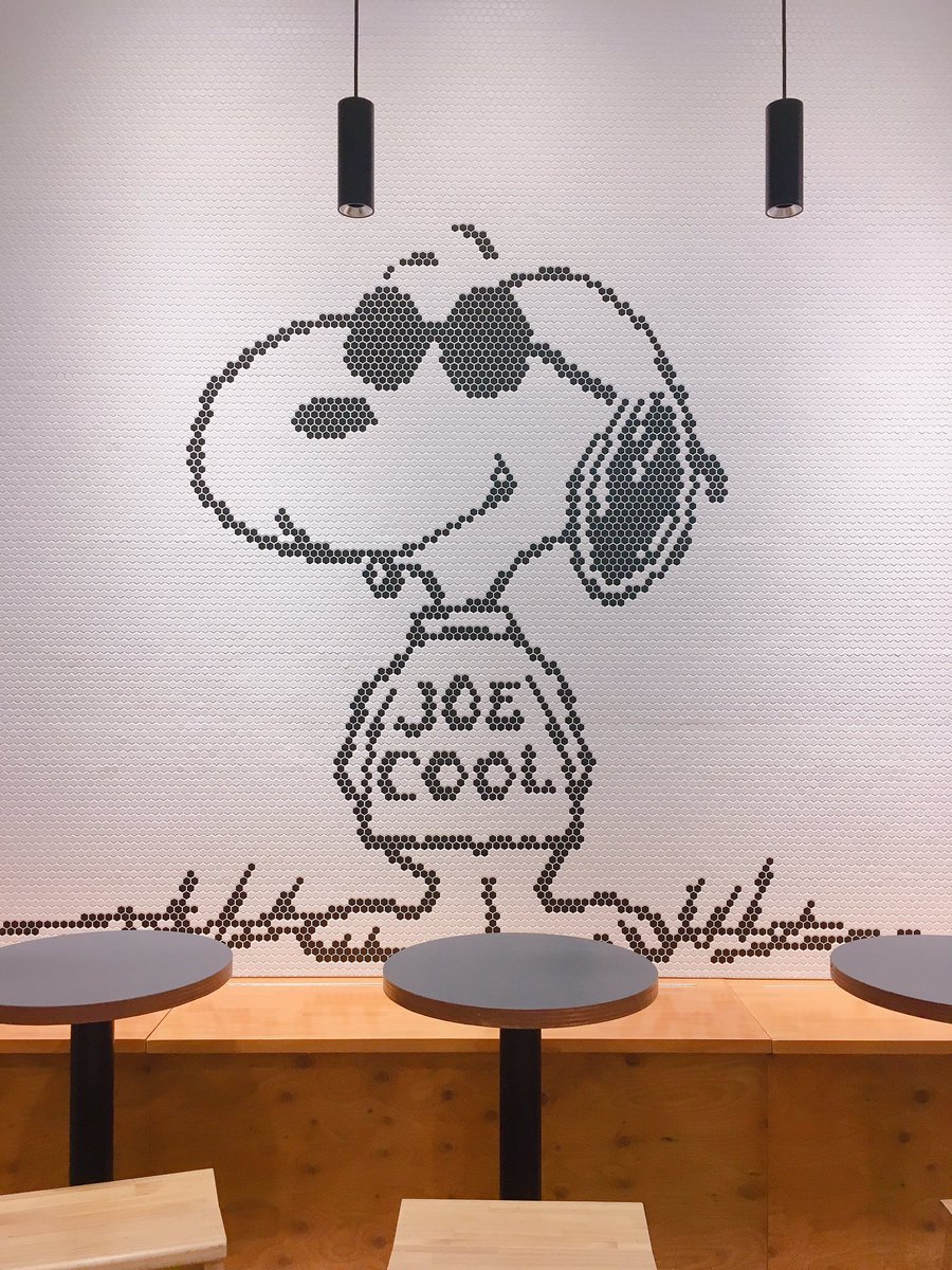 桜木 あき على تويتر こないだ大好きなスヌーピーのカフェ Peanuts Cafeに行ってきました ウッドストックの個室で 特別ルーム めちゃめちゃ可愛かった お部屋に入ったらスヌーピーがソファーに座っててお出迎えしてくれたのです Peanuts Snoopy