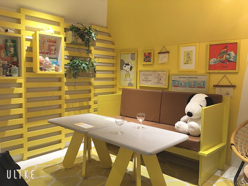 桜木 あき على تويتر こないだ大好きなスヌーピーのカフェ Peanuts Cafeに行ってきました ウッドストックの個室で 特別ルーム めちゃめちゃ可愛かった お部屋に入ったらスヌーピーがソファーに座っててお出迎えしてくれたのです Peanuts Snoopy