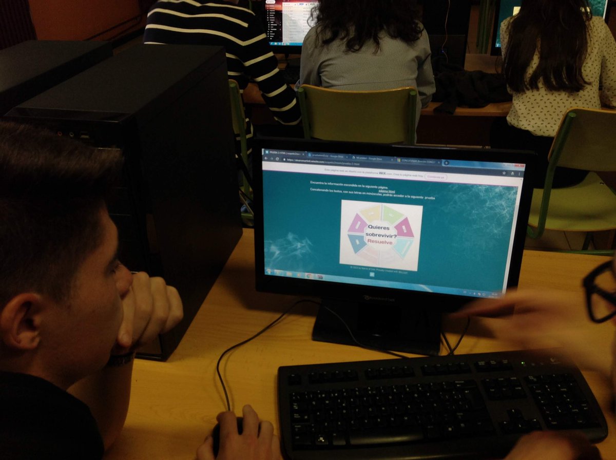 tecuribarri's tweet photo. ScapeTIC2room con 2ºBach https://t.co/vlhPjZVVbN #PIE #Explora_1819 presente. Código del candado escondido en imagen virtual del aula en @TheRoundme @crfptic @cfiesalamanca #formaciónCyL #innovaCyL #tiCyL https://t.co/dGQFuKJ1fq