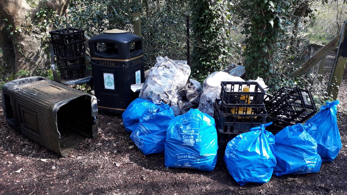 Working with New Forest Paddle Sports Company and the Friends of Priestlands Pond to clear rubbish from the pond. Over 220 plastic bottles, 105 tin cans and 54 glass bottles plus 2 plastic chairs, 9 plastic crates and a council litter bin all removed. <a href="/NewForestNPA/">New Forest NPA</a> #springclean