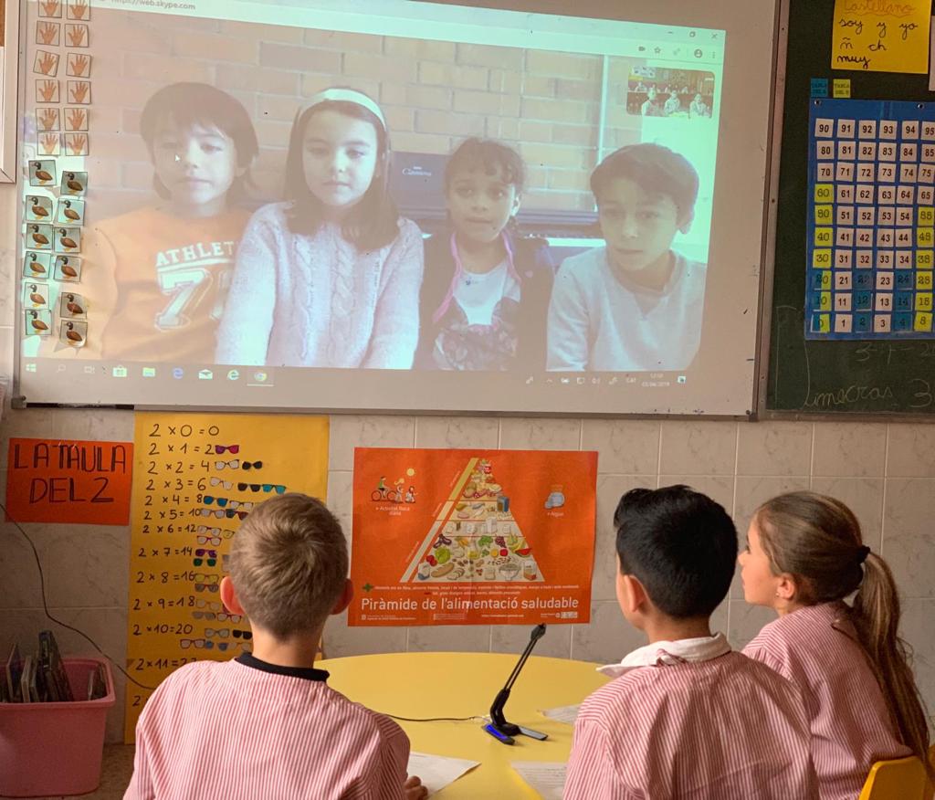 colmonalco's tweet image. Quan l&apos;ensenyament de la llengua anglesa es converteix en un aprenentatge real de comunicació. Videoconferència amb @EscolaGinebro de @FTrams
#sharetolearn #projectetots #naveguemjunts