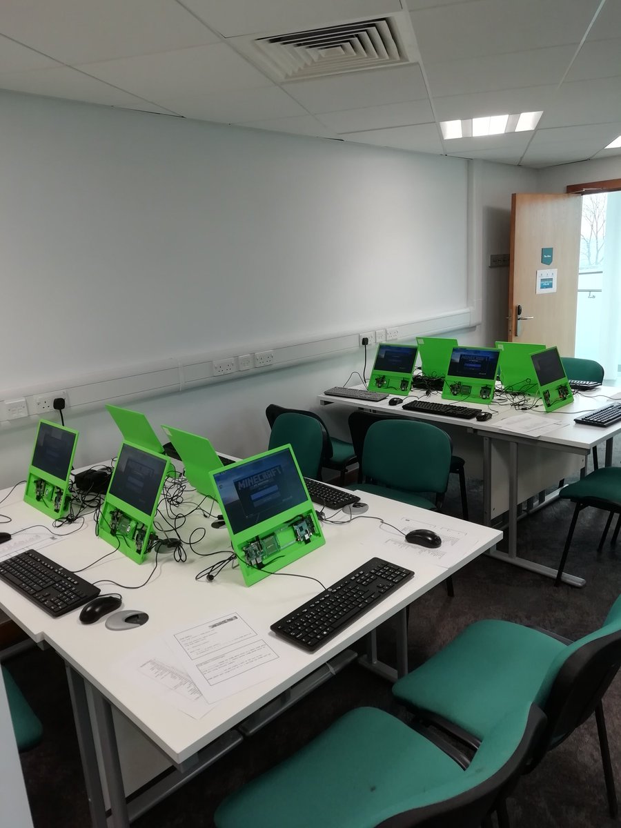 CraftyComputing's tweet image. Today I am at the Sill in @NlandNP with @N_landCouncil and we are creating interesting #minecraftpi versions of Hadrian&apos;s Wall. #northumberland