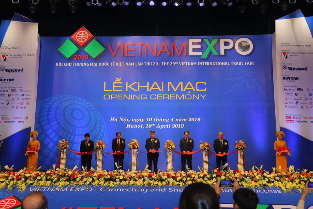 ExportVietrade's tweet photo. Vietnam Expo, the biggest international trade event in #Vietnam hosted by #Vietrade (Moit), officially opens today at I.C.E 99 Tran Hung Dao str., Hanoi. The #exhibition will last until 13th Apr 2019. https://t.co/3w42HtMki9