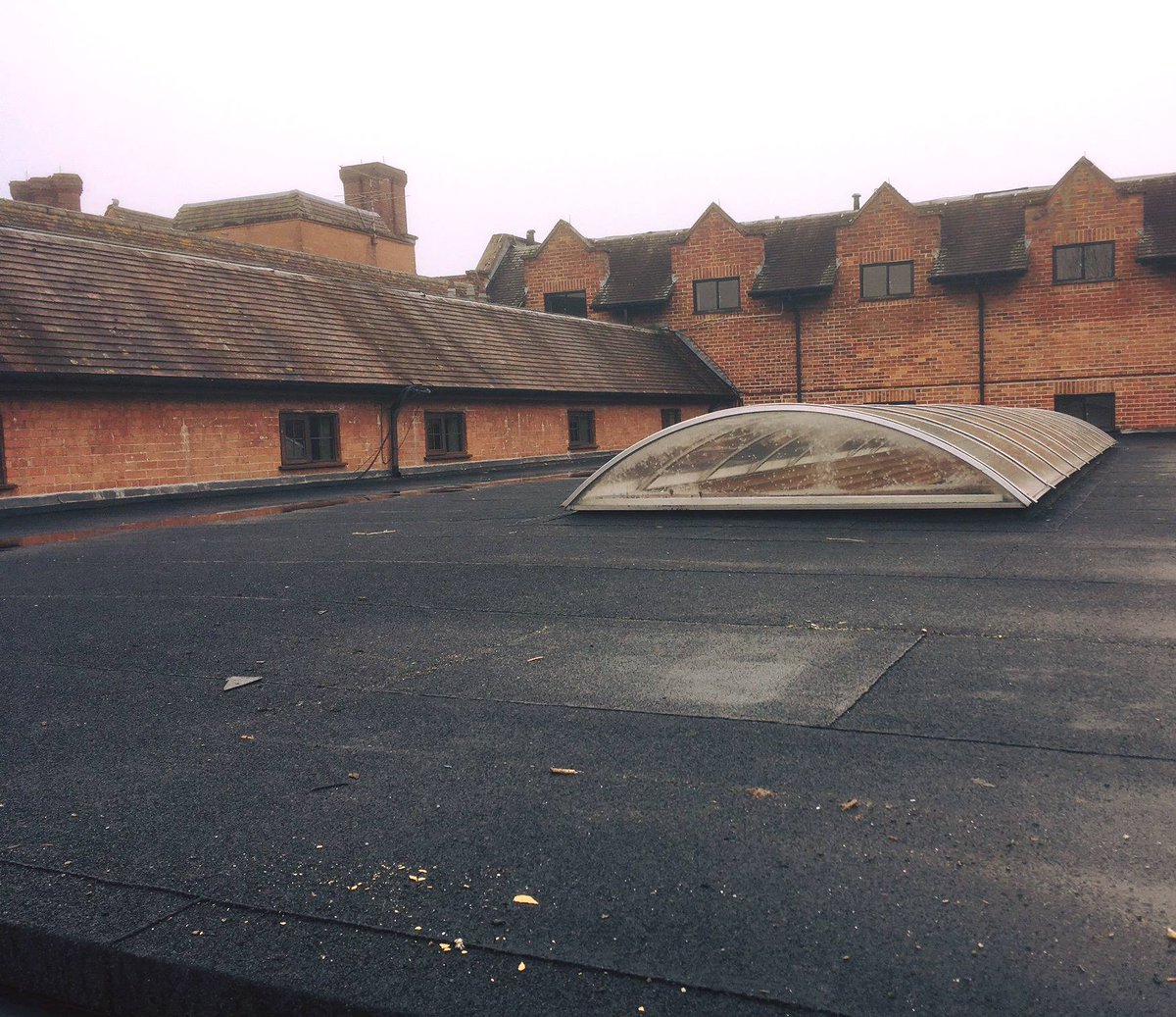 PolyglassL's tweet photo. One of our recently completed jobs with the used of our 3mm Bitulight and 4.5kg Modibond Charcoal mineral.....

For more information feel free to contact us on here or call us at 01902637422 !!! https://t.co/JOMMrFczgm