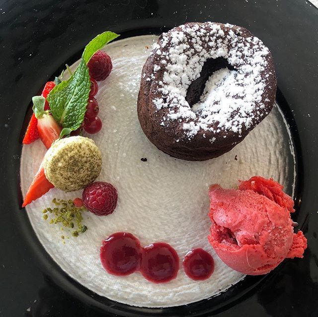 gillespudlowski's tweet photo. Moelleux au chocolat, ganache coulante et sorbet fraise #yvoire #savoiemontblanc #savoie #hautesavoie #destinationleman #foodphotography #foodblogger #foodlover #eat #foodforthought #yummy #amazing #foodpics #foodstagram #instagood #photooftheday #sweet … https://t.co/4p9EwTe1xJ https://t.co/fctzTGM5jg