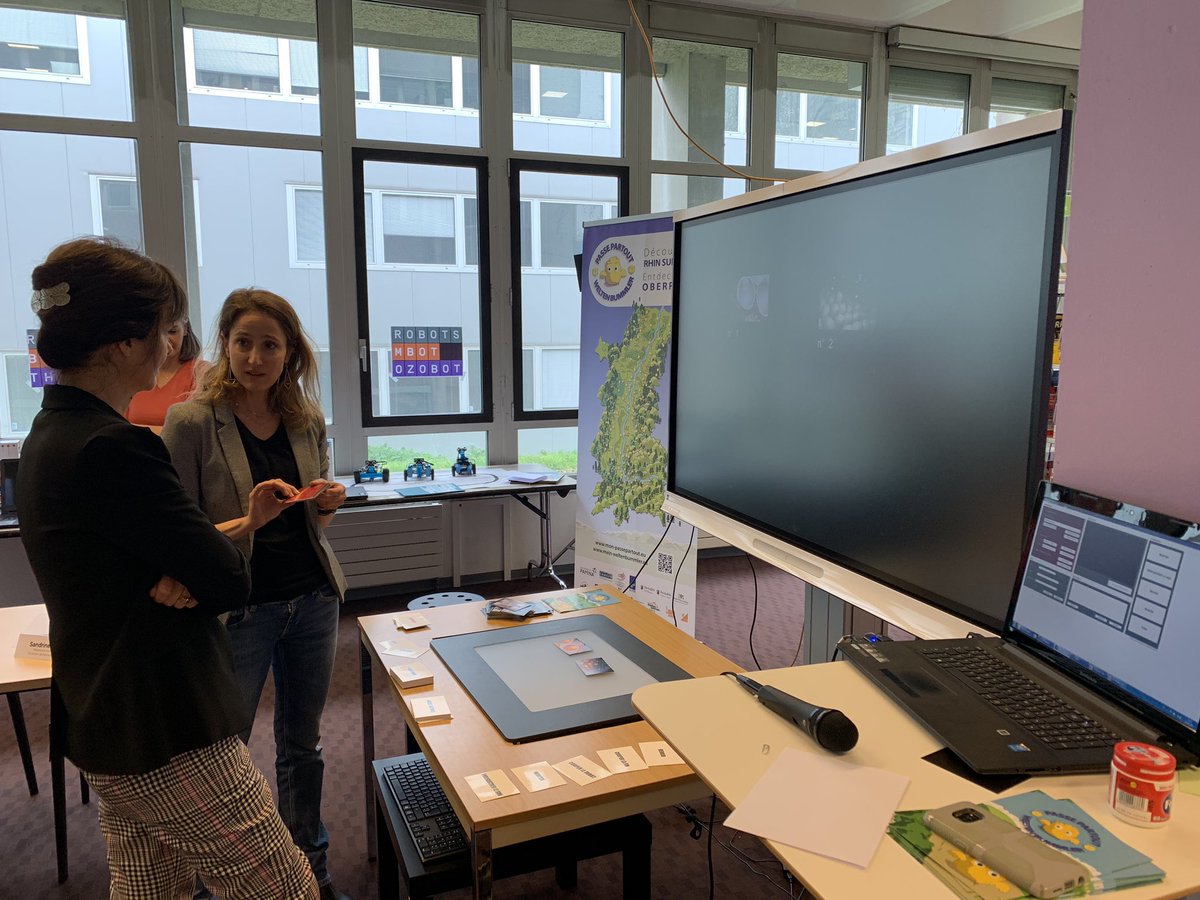 MarcNeiss's tweet photo. Le montage #vidéo aidé par le #numérique. Présentation de la #mashupTable à @reseau_canope strasbourg à @sophiebejean @CourbetB @acstrasbourg @DaneStrasbourg https://t.co/8Lu8ZtswBI
