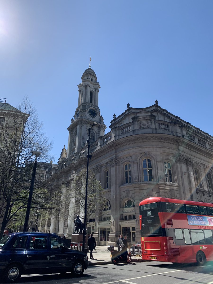 Nice day in the #city #london #bluesky #theroyalexchange #exchange #trading