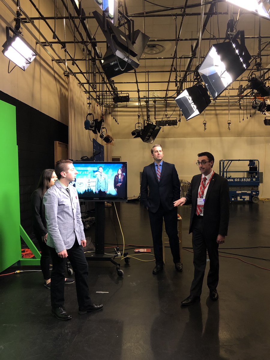 NickAllardKIRO7's tweet photo. I'm back after some amazing time in Pullman! @MurrowCollege had its annual Murrow Symposium. #Symposium44. I had a great time speaking to students in workshops and being the closing speaker. Truly an amazing event. #NickKnows https://t.co/5IwdERQ3Xi